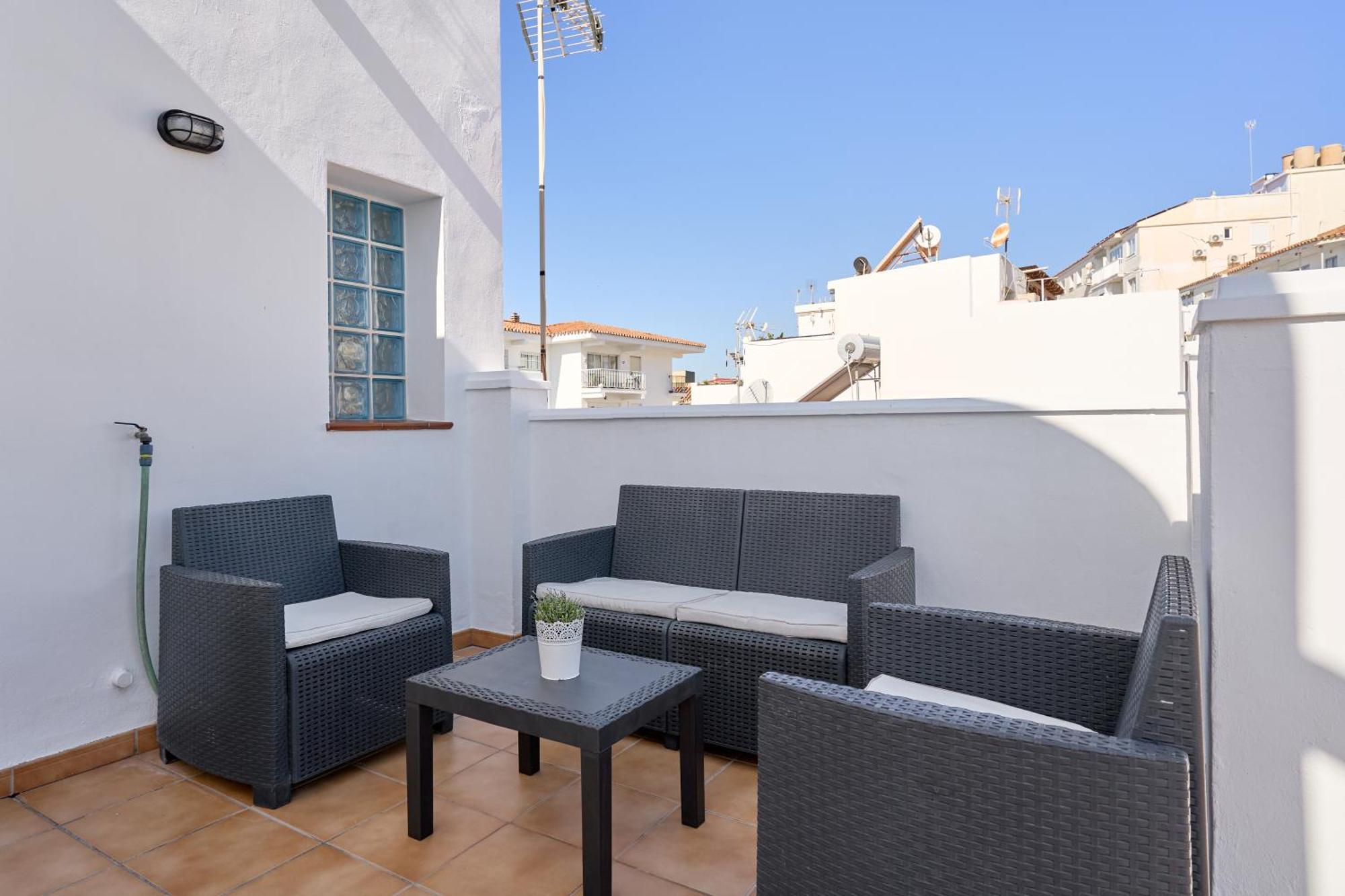 B Y G Nerja