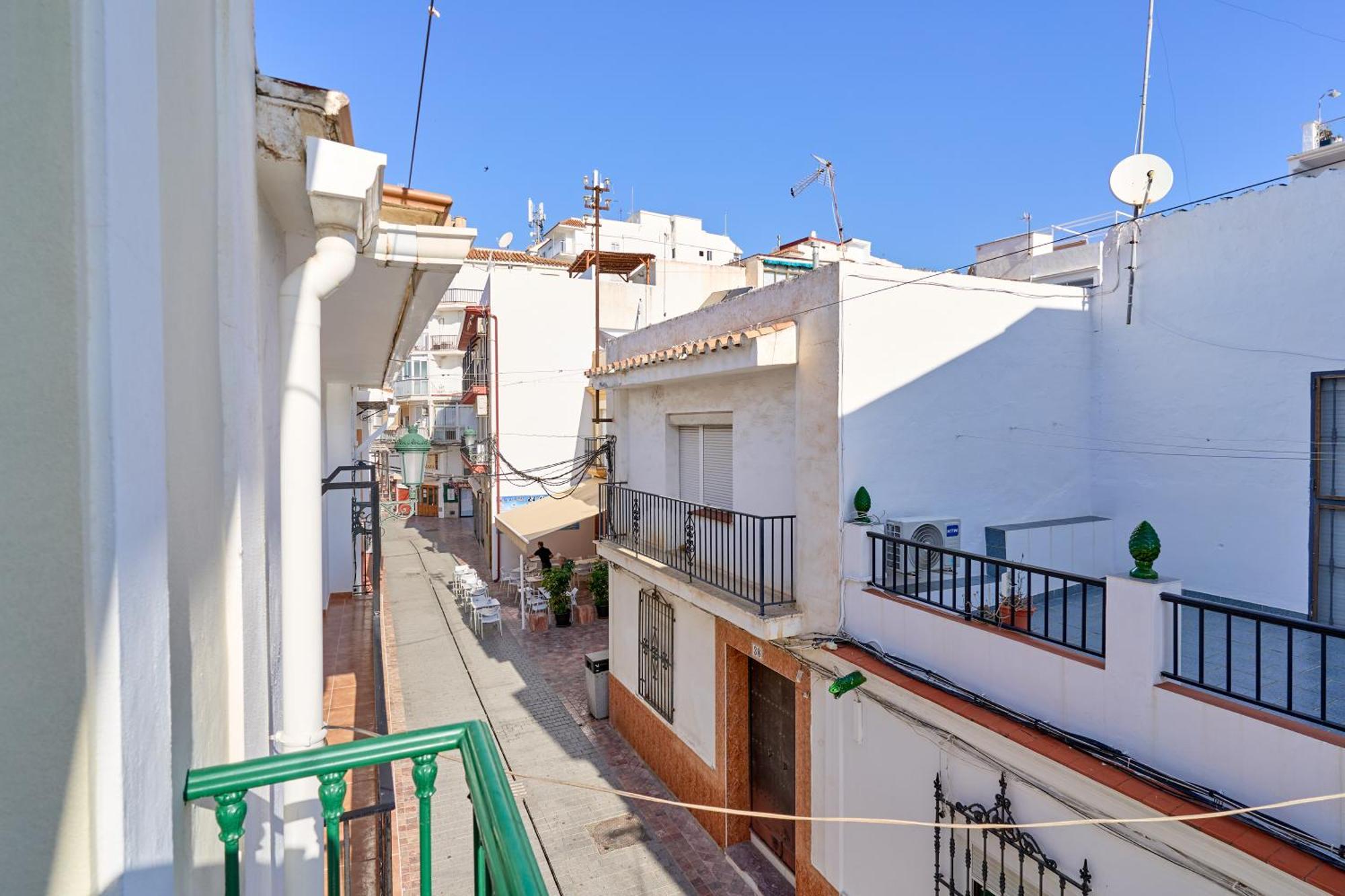 B Y G * Nerja